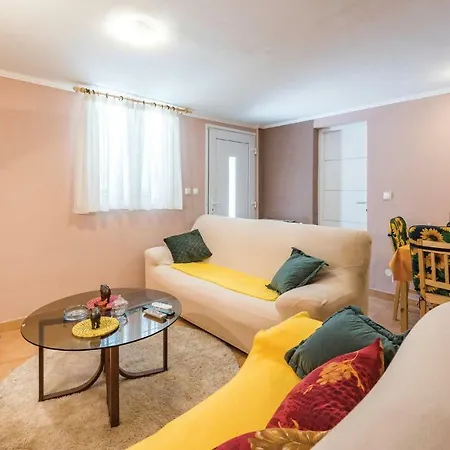 Apartment Two Bedroom In Vizinada