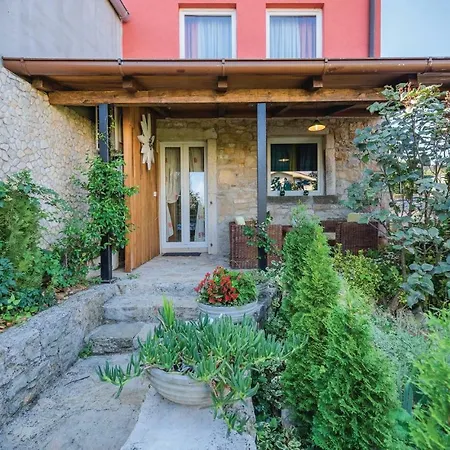Apartment Two Bedroom In Vizinada